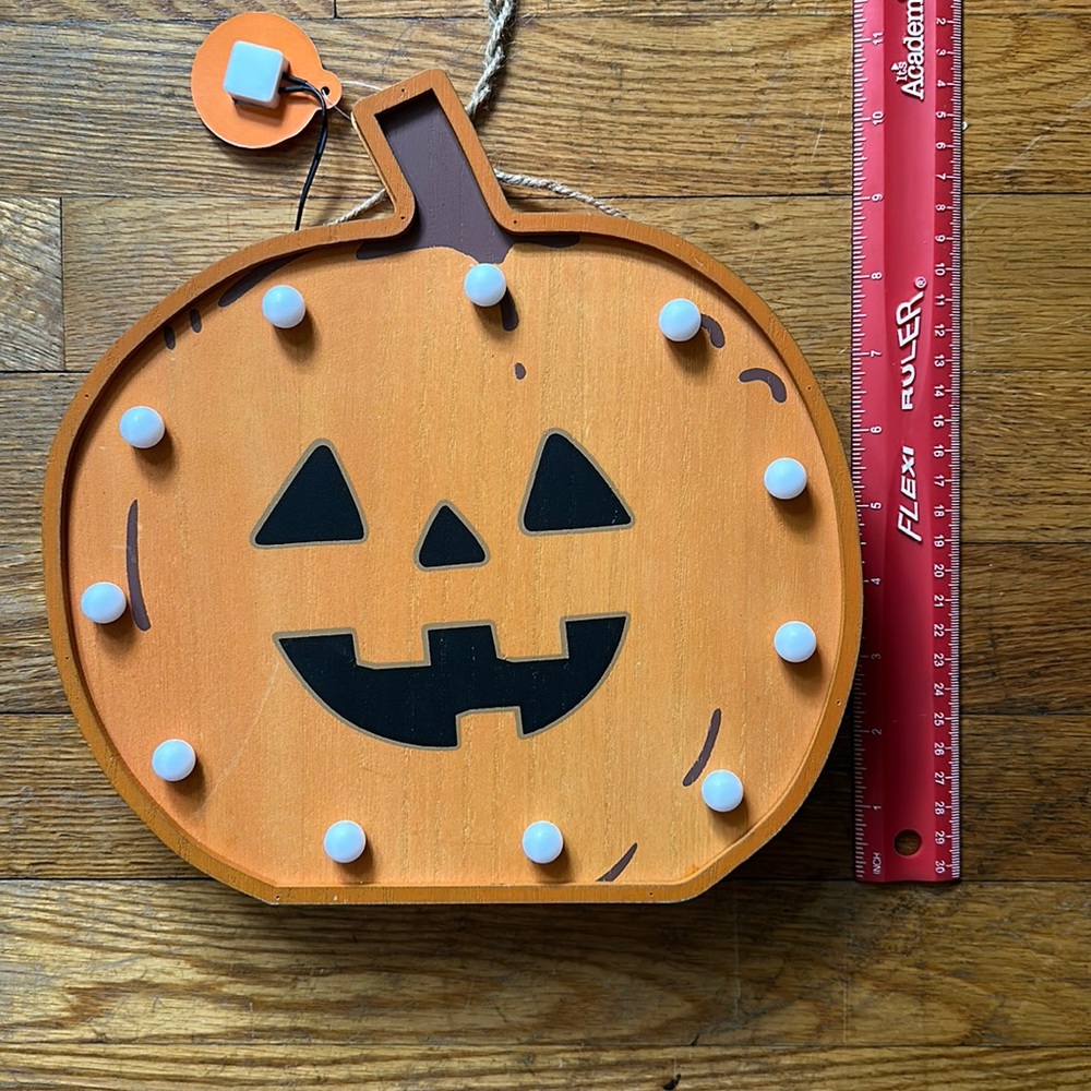 🎃 Light up Halloween pumpkin carnival sign - Picture 2 of 5